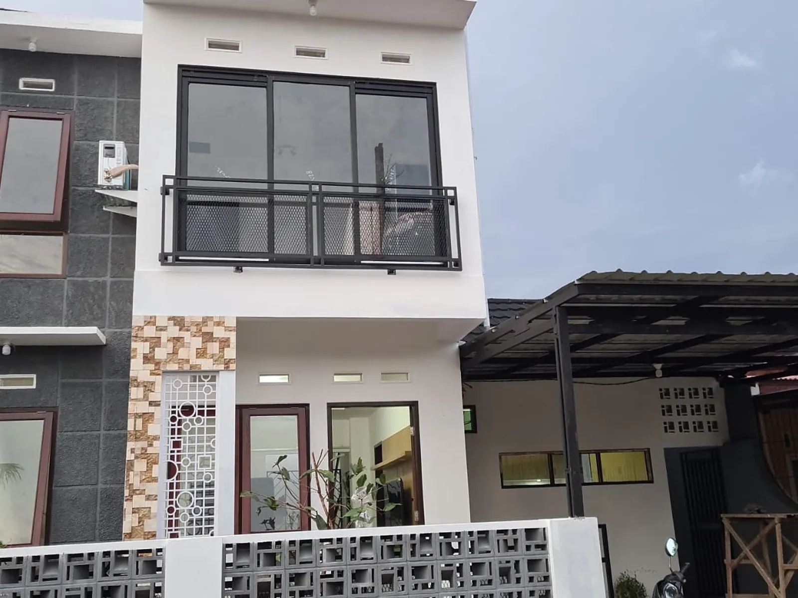 Rumah 2 lantai yang sudah dibangun