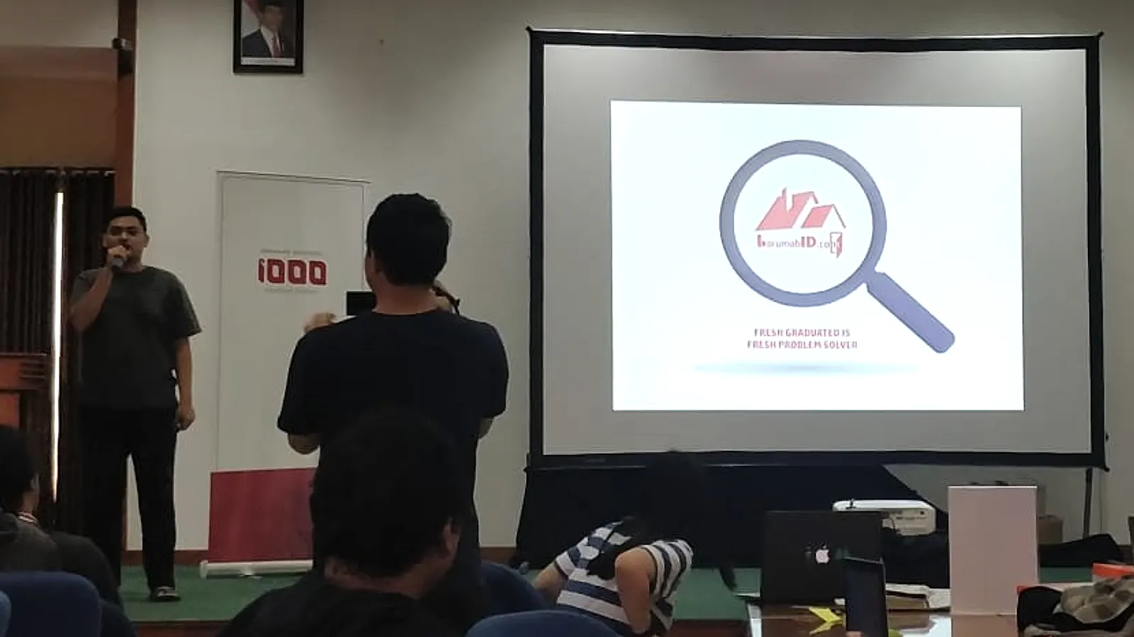 Presentasi ide barumahID di depan juri